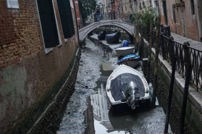 A Venezia riunione per attivare il Mose…ma nel frattempo è bassa marea da record
