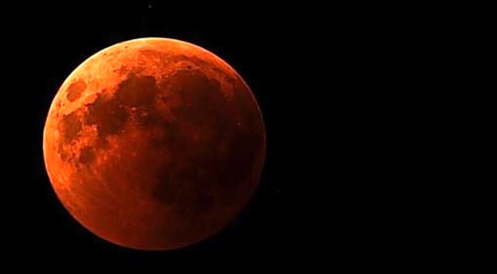 Stasera, una “particolare” eclissi di luna. E’ la prima del 2020