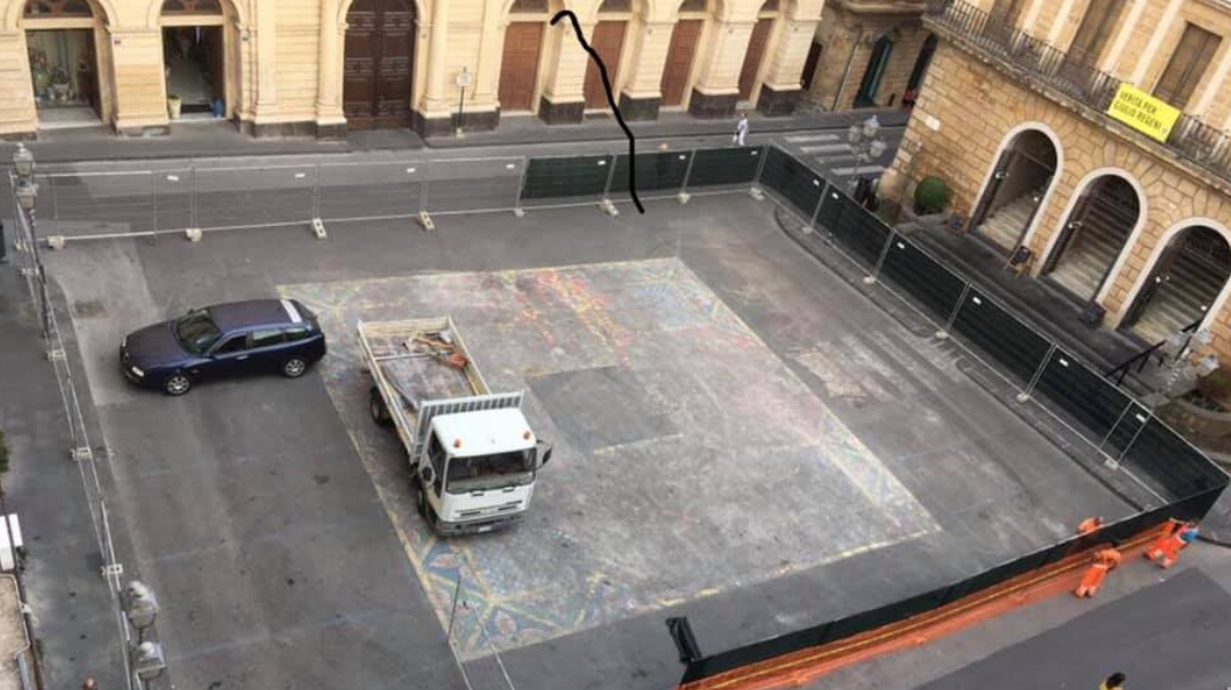 Completamento pavimentazione piazza del Municipio a Caltagirone. Da questo lunedì nuova viabilità. Ecco i dettagli