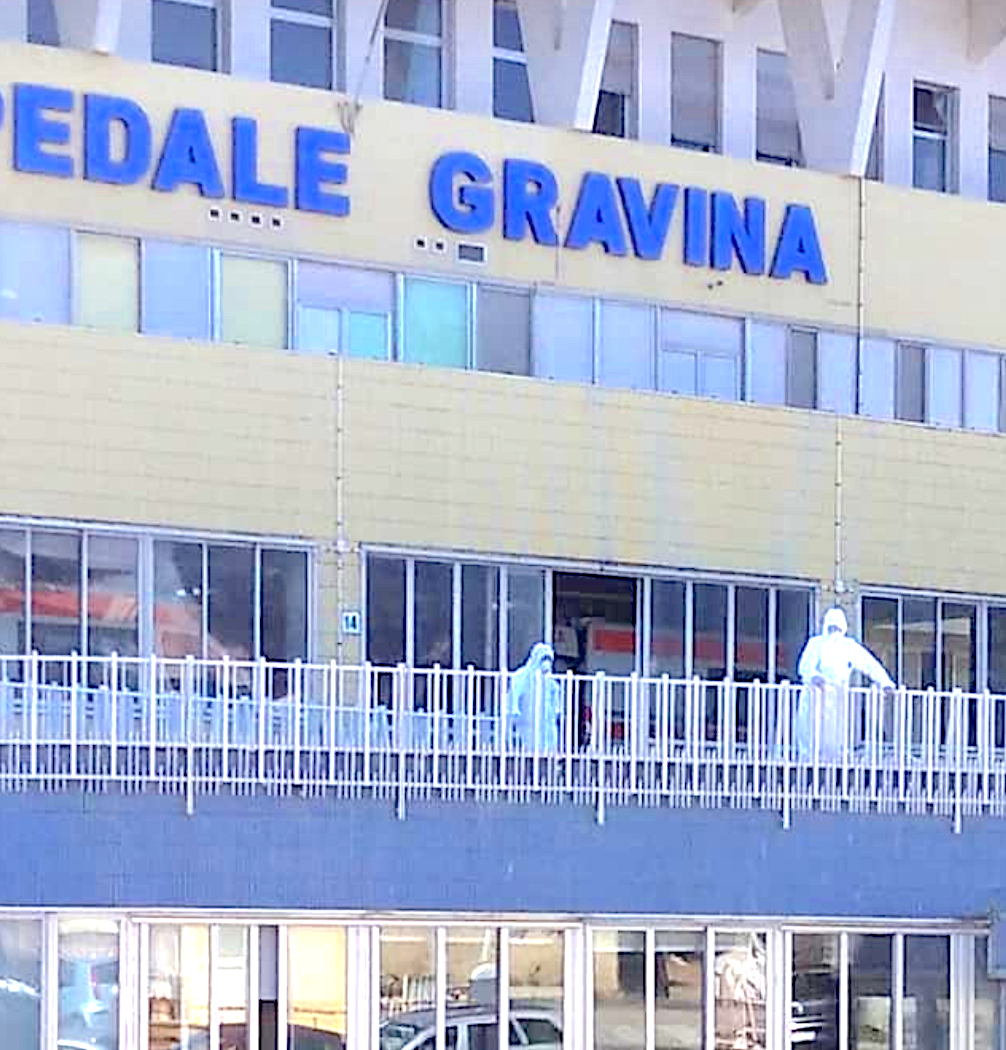 Ecco il personale specializzato all’ospedale di Caltagirone dopo il primo caso di coronavirus. 83 casi in Sicilia. Gli ultimi dati