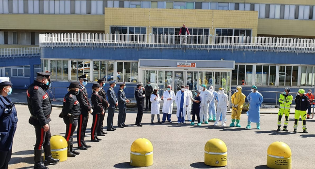 Caltagirone: estubati due pazienti positivi al Covid-19. Una cerimonia per salutarli