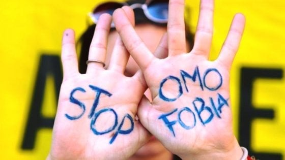Omofobia: sindaco Caltagirone incontra la giovane aggredita