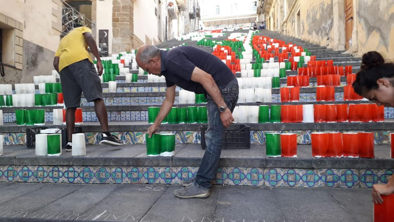 Al lavoro per illuminare la Scalinata. Stasera si potrà vedere via web