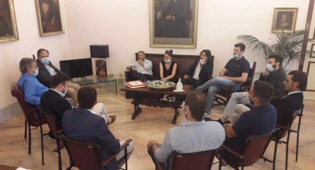 Foto-Asd-Città-di-Caltagirone-incontro-in-municipio.jpg