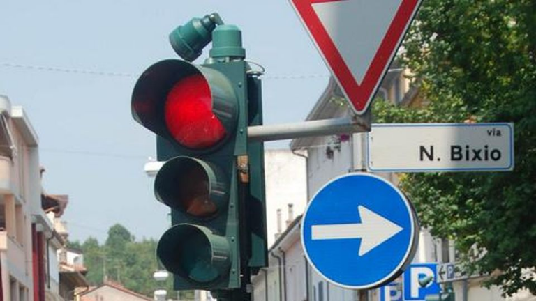 Semafori a Caltagirone: controlli con rilevatori