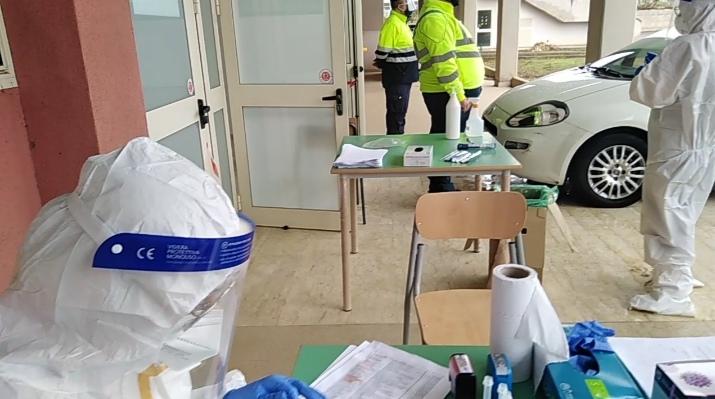 Due casi positivi nelle scuole di Caltagirone, predisposti tamponi rapidi a docenti e alunni