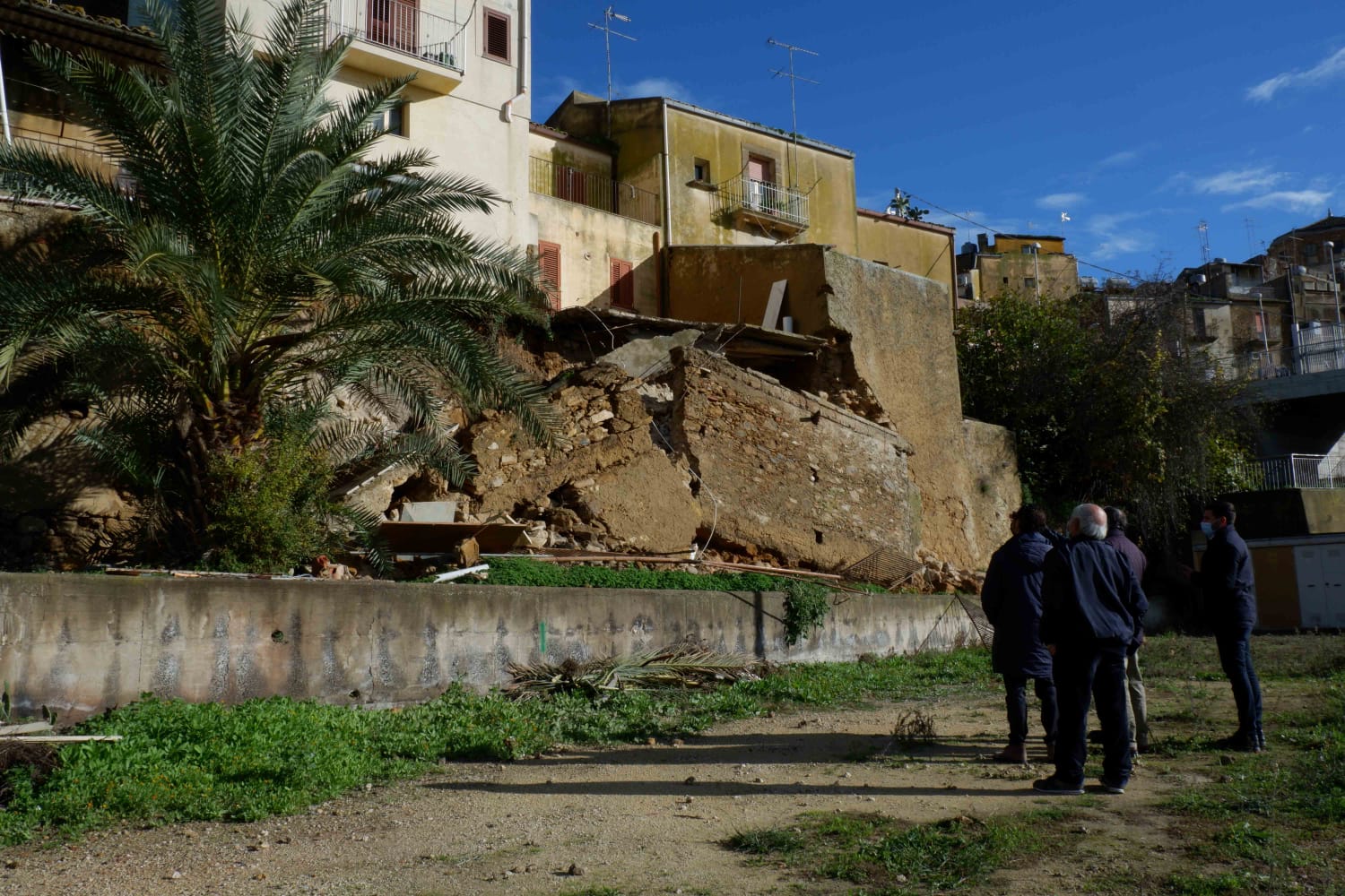 Smottamento circonvallazione di ponente, evacuate abitazioni e avviati sopralluoghi