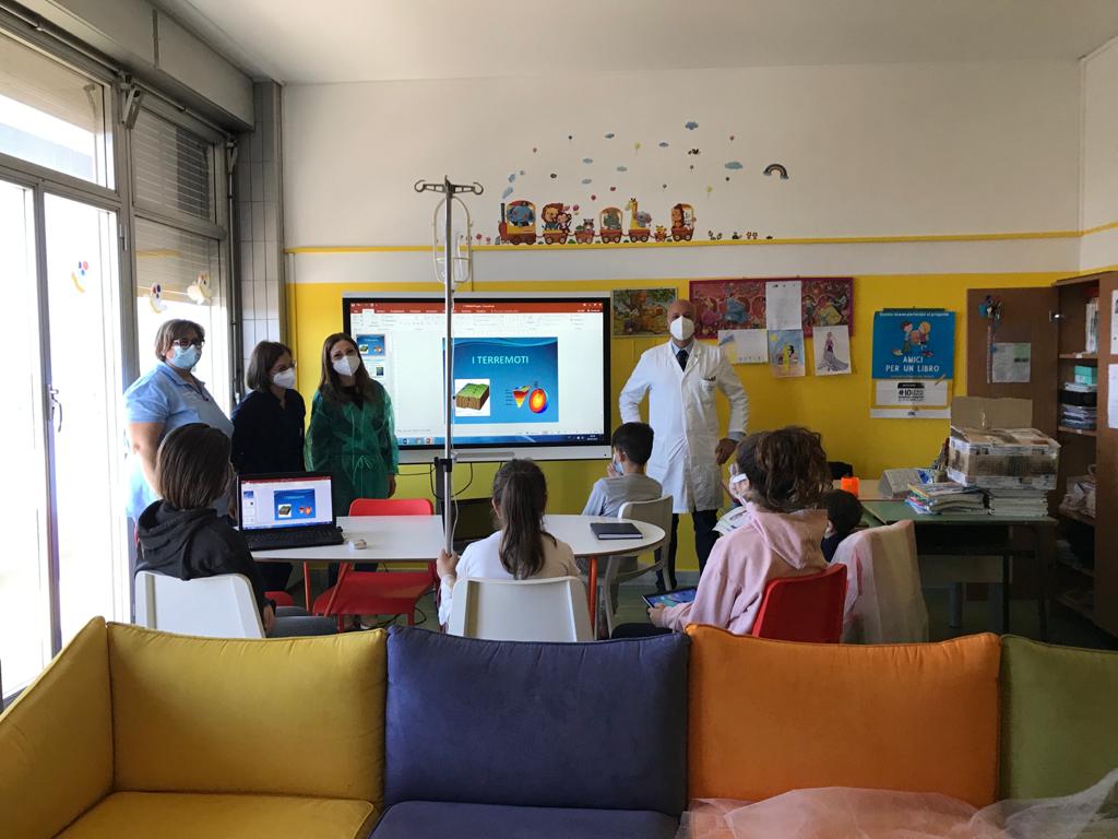 Concluso l’anno scolastico “Scuola in Ospedale” con 135 bambini in degenza al Gravina