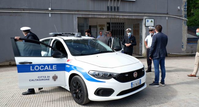 Due auto nuove alla Polizia Municipale di Caltagirone. Prese tramite il lungonoleggio