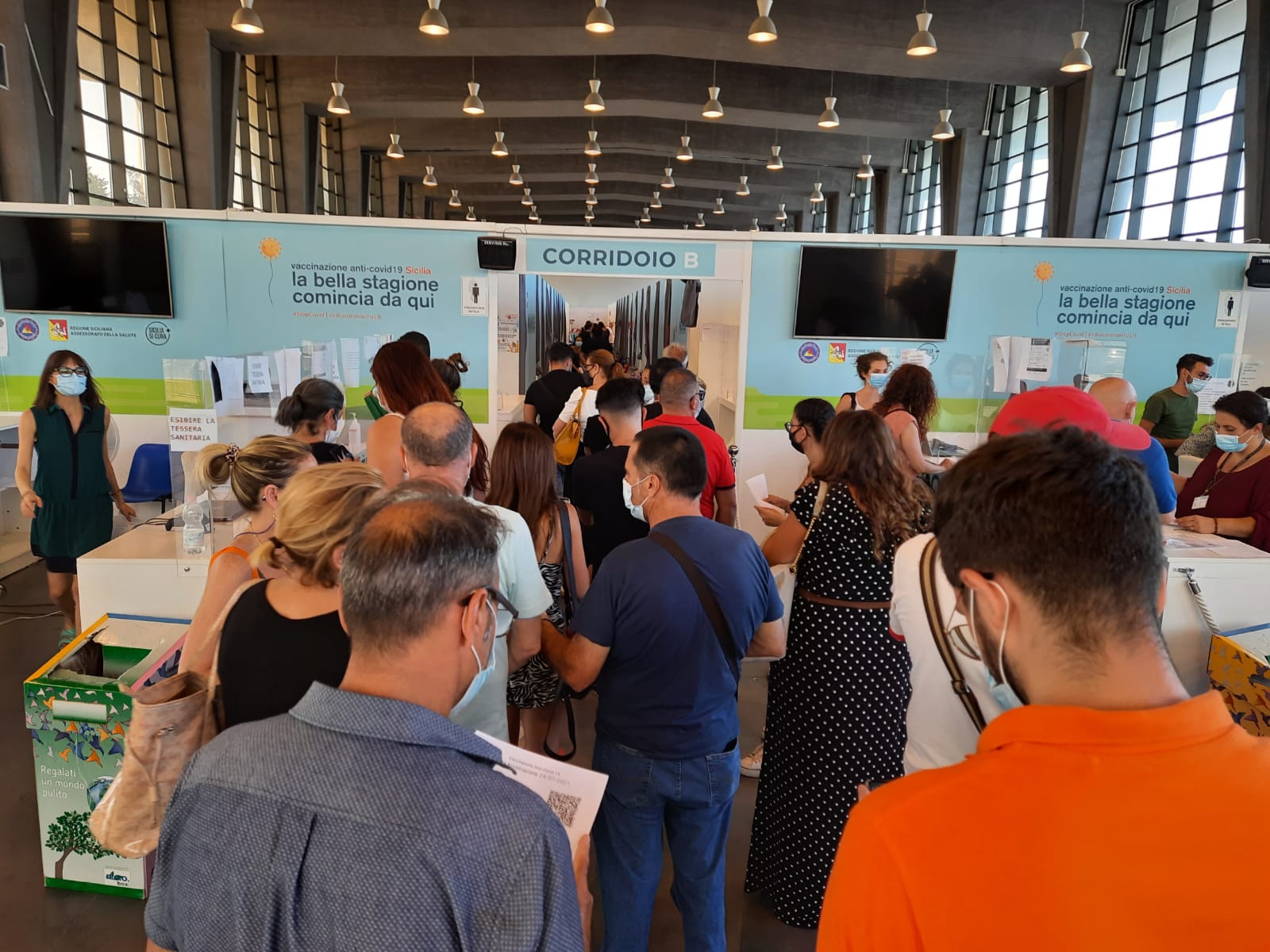Covid 19: è corsa a vaccino e Green pass
