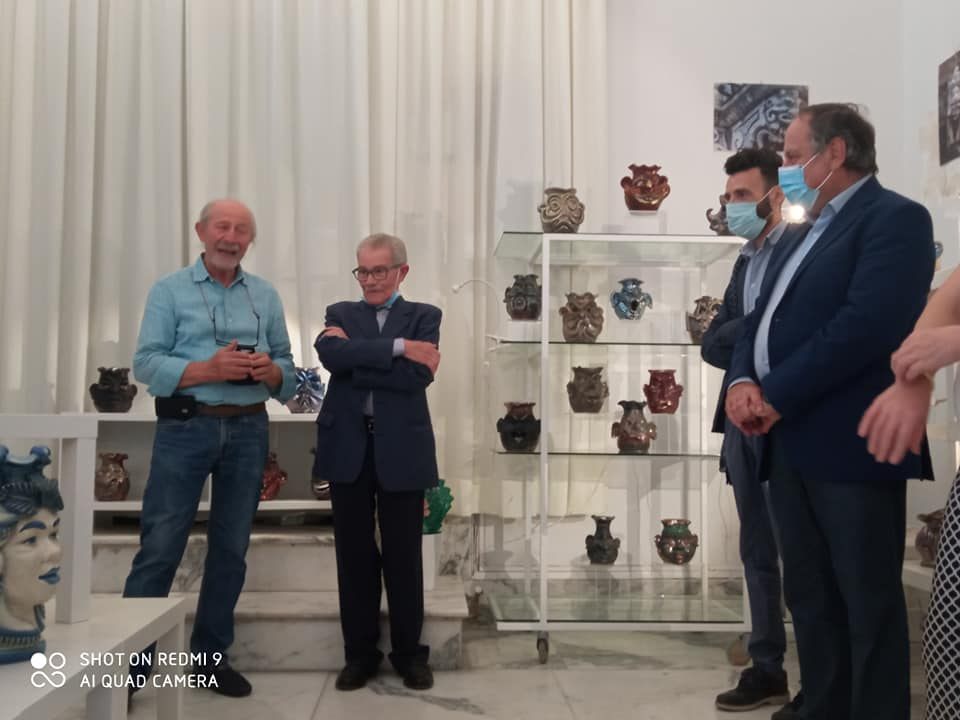 50 anni di storia della bottega Varsallona: inaugurata mostra “Teste stagnate” del maestro Riccardo Varsallona