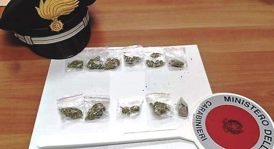 Ramacca: nascondeva droga in auto, denunciato