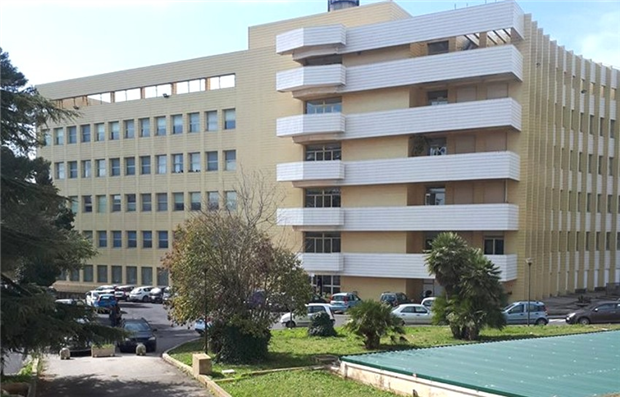 Ospedale di Caltagirone: firma del contratto per 4 medici e 9 operatori sanitari
