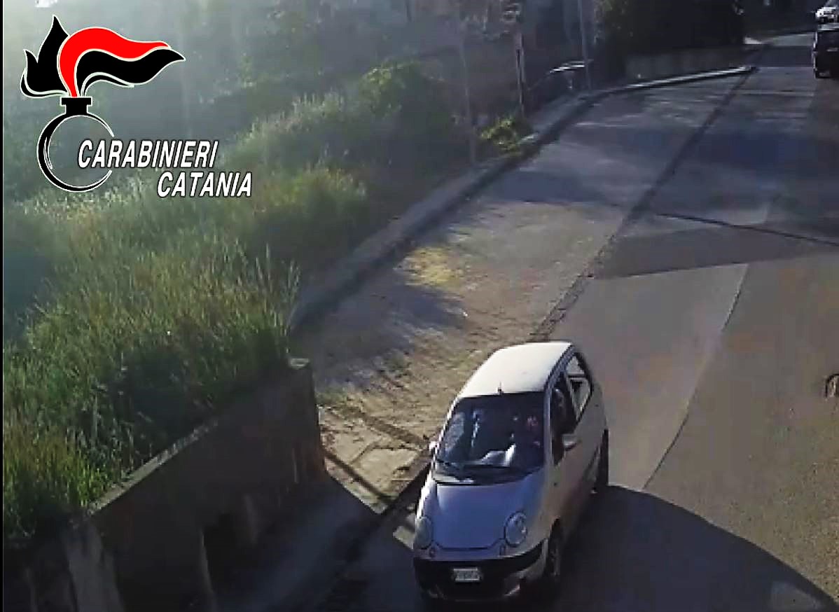 Avevano scippato un’anziana in pieno centro: identificati ed arrestati a Caltagirone