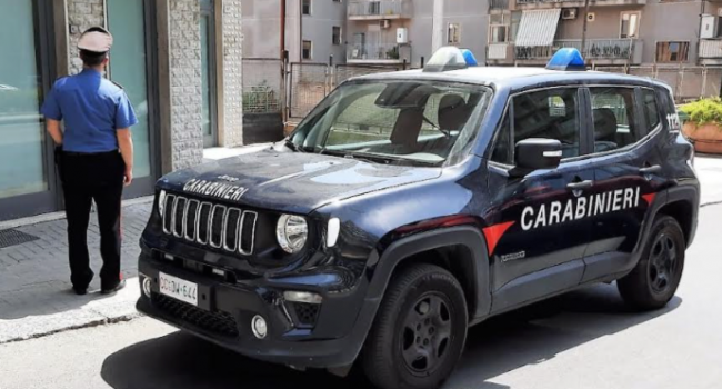 Picchia la ex compagna dinanzi i figlioletti: arrestato a Caltagirone