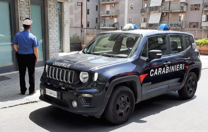 Picchia la ex compagna dinanzi i figlioletti: arrestato a Caltagirone