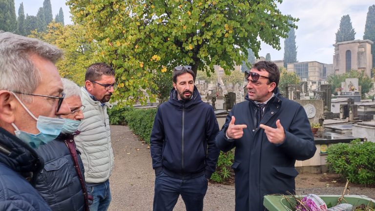 Da sabato 30 ottobre raccolta differenziata anche al cimitero. Si è svolto sopralluogo del sindaco Roccuzzo