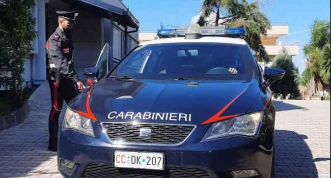 Scordia: rubano una macchina e si schiantano su un’autovettura parcheggiata: arrestato un minore e due denunciati