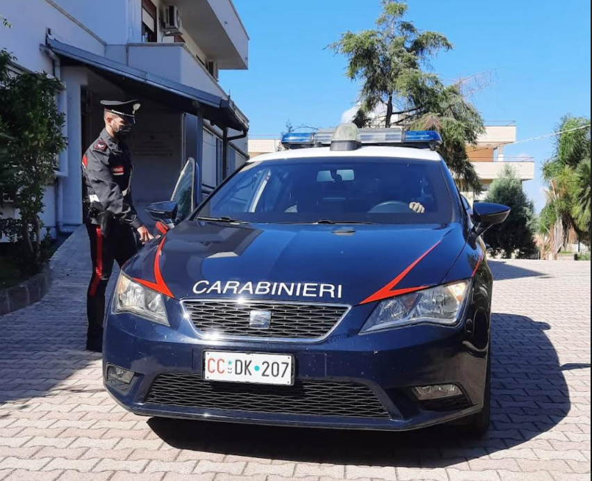 Scordia: rubano una macchina e si schiantano su un’autovettura parcheggiata: arrestato un minore e due denunciati