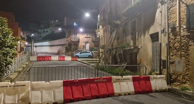 Foto-divieto-di-transito-in-via-Circonvallazione.jpg
