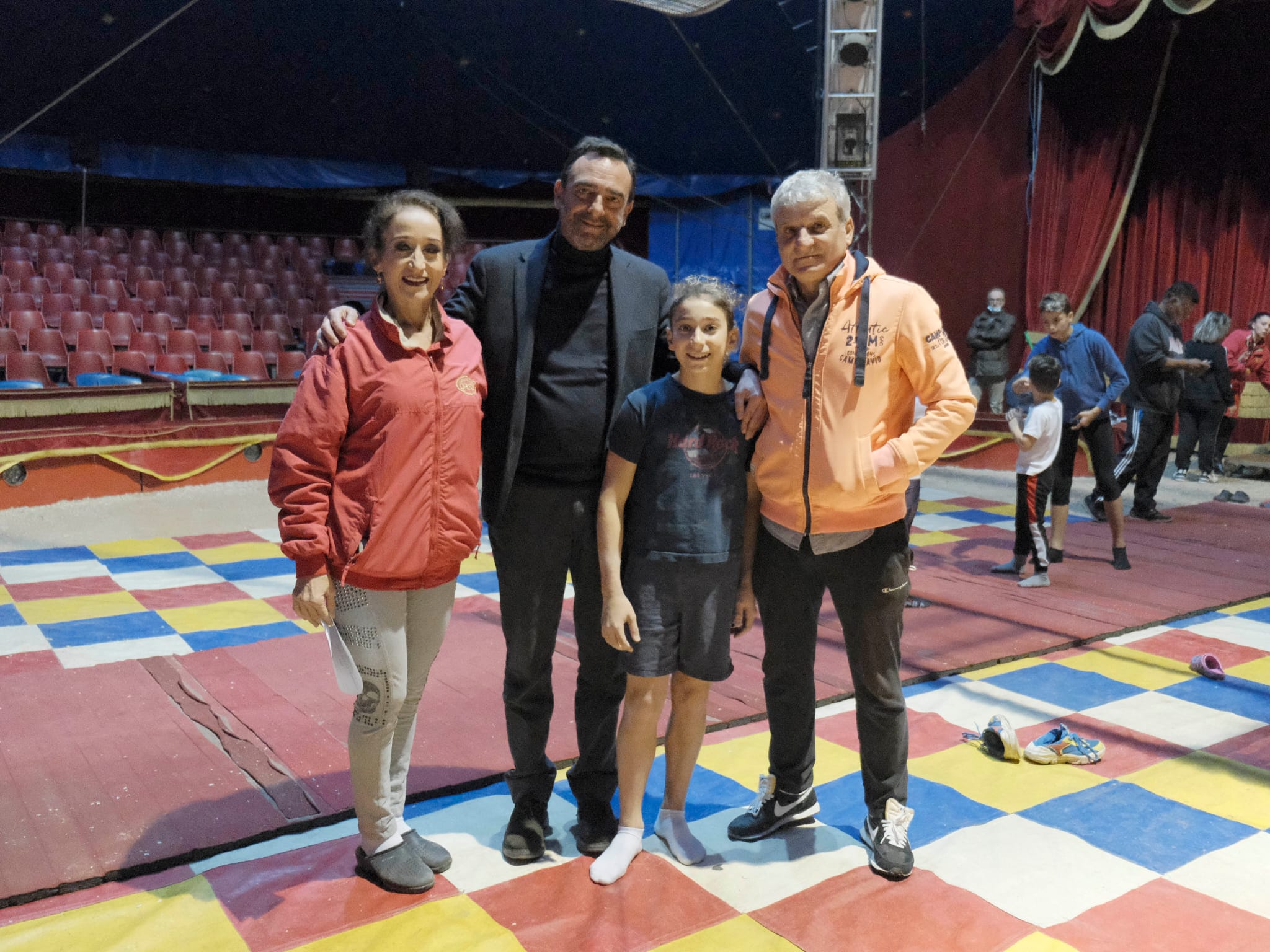 A Caltagirone il giovane trapezista del Circo Orfei. 12 anni fa nacque in città durante tournèe