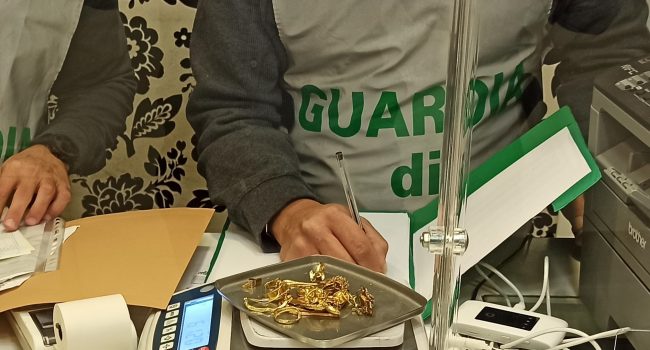 Chiuso compro-oro abusivo a Catania. Intervento della Finanza