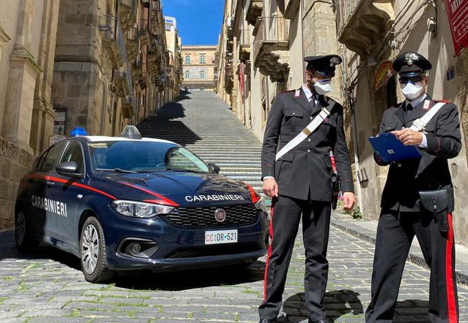 Denunce e segnalazioni a Caltagirone dopo controlli Carabinieri