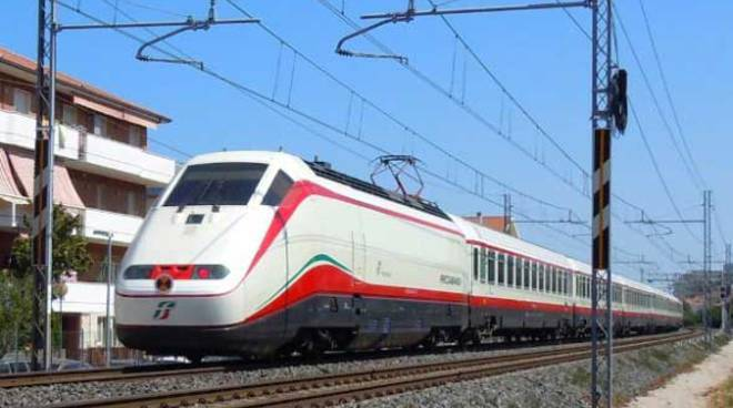 Dal 14 novembre parte il primo treno Freccia in Sicilia. L’annuncio del sottosegretario Cancelleri