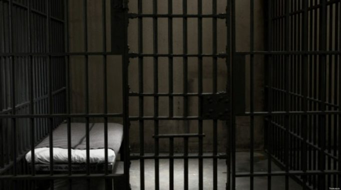 Strangolò compagno di cella nel sonno. Arrestato a Caltagirone