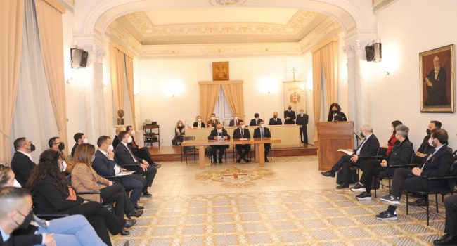 Foto-visita-ambasciatrice-Palestina-Consiglio-comunale.jpg