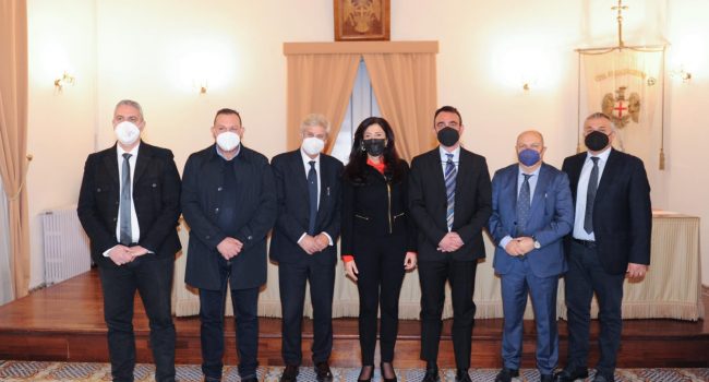 Foto-visita-ambasciatrice-Palestina-foto-di-gruppo-con-i-sindaci.jpg