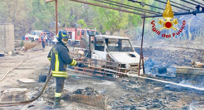 Incendi: evacuate case a Grammichele