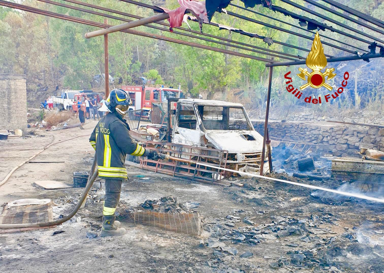 Incendi: evacuate case a Grammichele