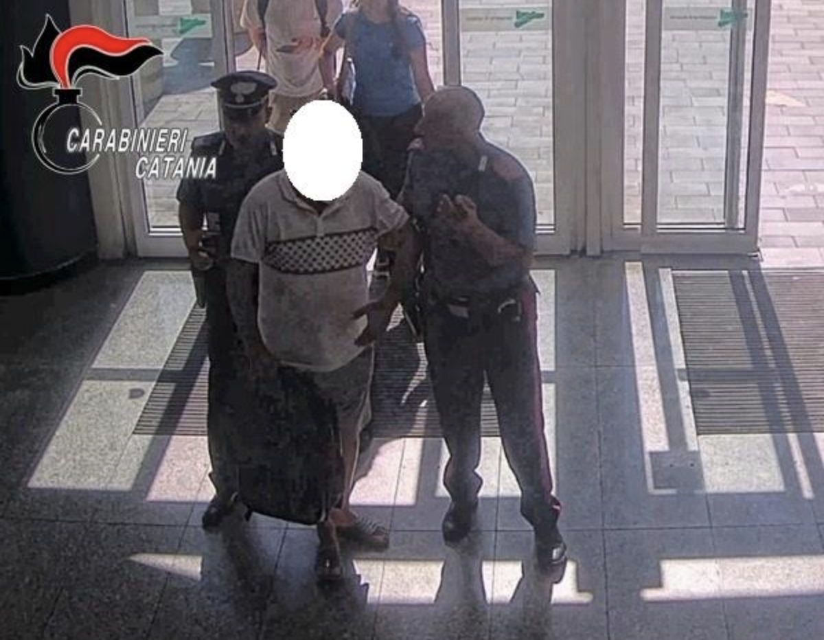Il borseggio è un affare di famiglia: arrestati suocero e genero con le mani nel … portafoglio