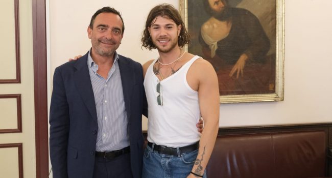 Foto-Simone-ARena-col-sindaco-Fabio-Roccuzzo.jpg