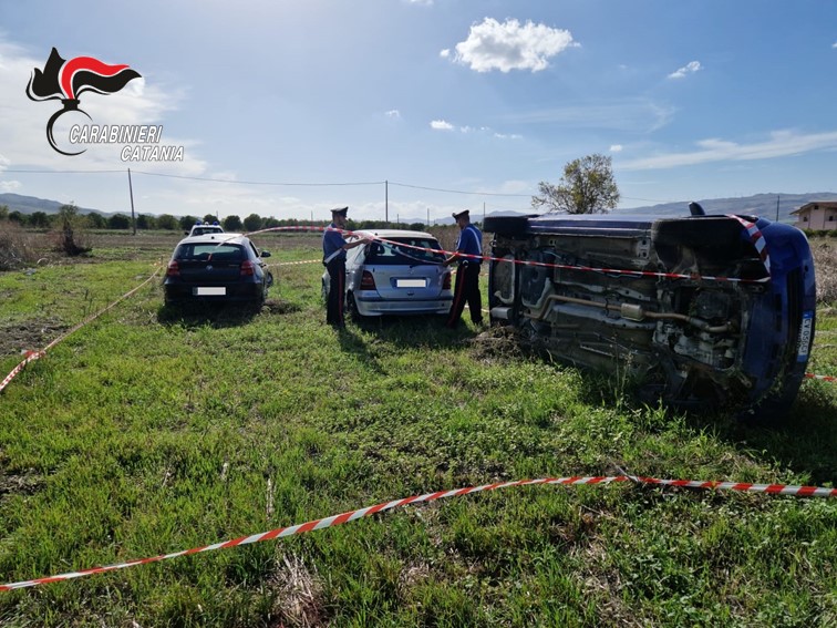 Sequestrata a Mineo discarica abusiva di autovetture fuori uso: denunciati i tre proprietari del fondo