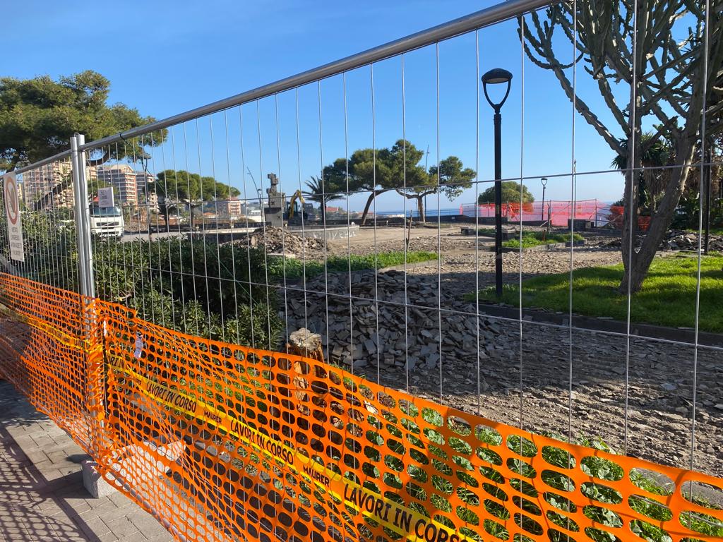 A Catania in Piazza Europa ruspe e operai in azione per la rigenerazione green. Ecco come diventerà