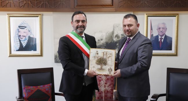 Foto-sindaco-Roccuzzo-e-sindaco-Hanania.jpg