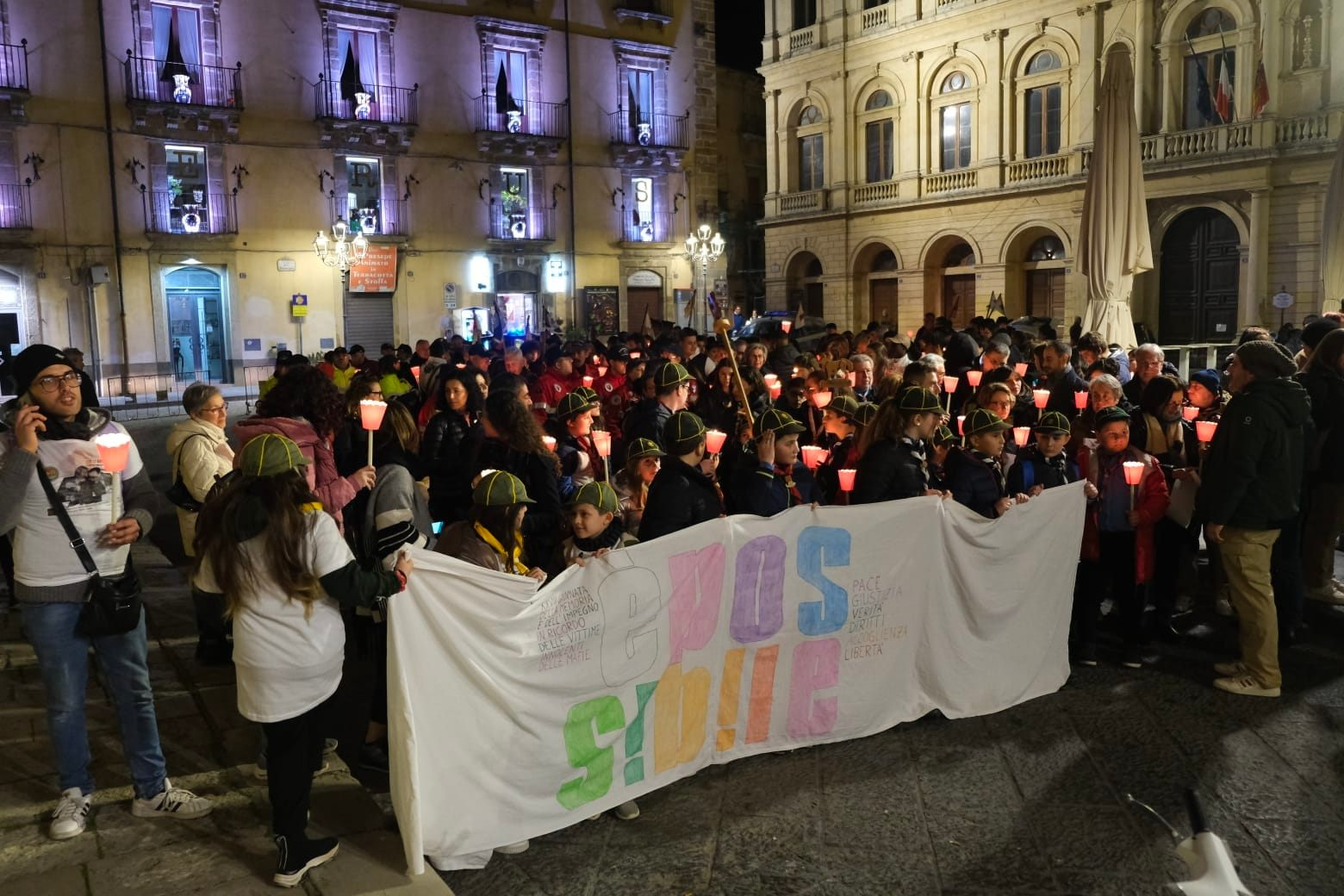 Giornata della memoria vittime mafia: tanti giovani hanno sfilato a Caltagirone