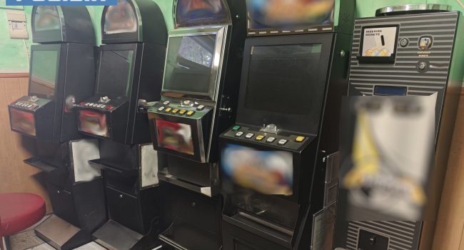 CHIUSO-DALLA-POLIZIA-DI-STATO-CIRCOLO-PRIVATO-DI-ACIREALE-TRASFORMATO-IN-SALA-GIOCHI-ABUSIVA-CON-5-SLOT-MACHINE.-SANZIONI-PER-45-MILA-EURO.jpg