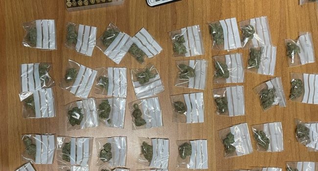 PUBBLICA-UNA-FOTO-SUI-SOCIAL-CON-UNA-PISTOLA-NEI-PANTALONI-LA-POLIZIA-DI-STATO-ARRESTA-19ENNE-TROVATO-IN-POSSESSO-DI-MARIJUANA-E-MUNIZIONI.jpg