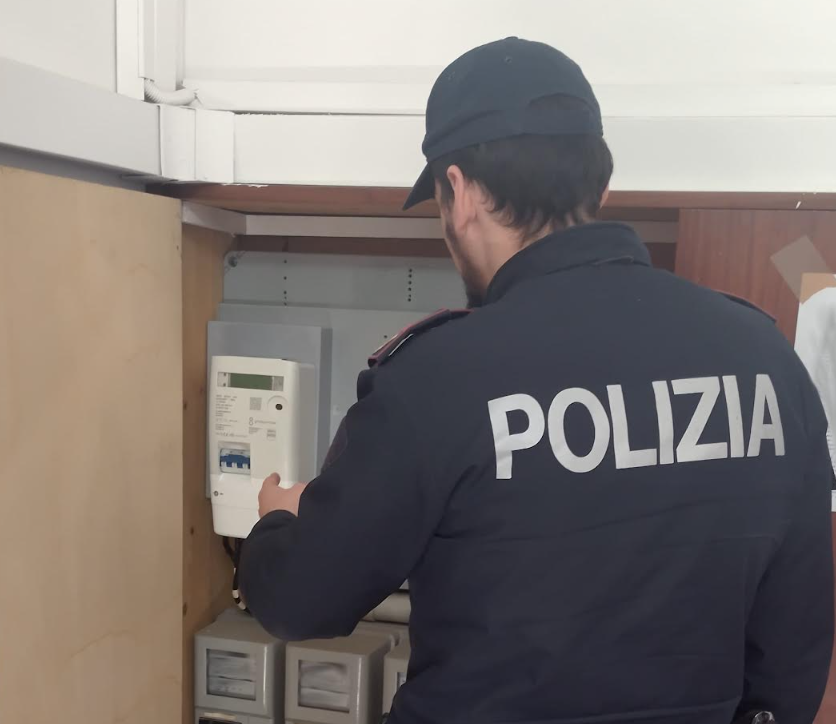 Appartamenti allacciati abusivamente alla rete elettrica, denunciati 4 pluripregiudicati