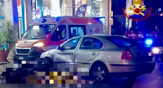 Incidente mortale in via Mario Rapisardi a Catania, auto contro moto. Muore 48enne