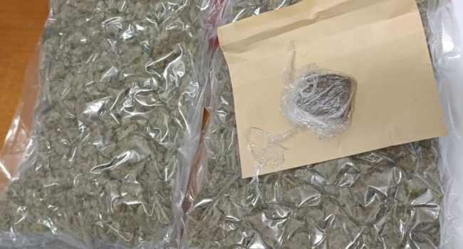 AVEVA-UN-VERO-E-PROPRIO-BAZAR-DELLA-DROGA-IN-MACCHINA.-41ENNE-ARRESTATO-DALLA-POLIZIA-DI-STATO.jpg