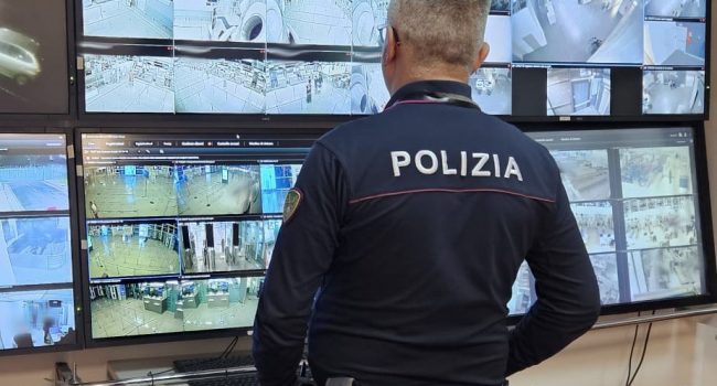 RUBA-SOLDI-DALLA-BORSA-DELLA-PASSEGGERA-CHE-STA-ASSISTENDO-OPERATORE-AEROPORTUALE-DENUNCIATO-DALLA-POLIZIA-DI-STATO.jpg
