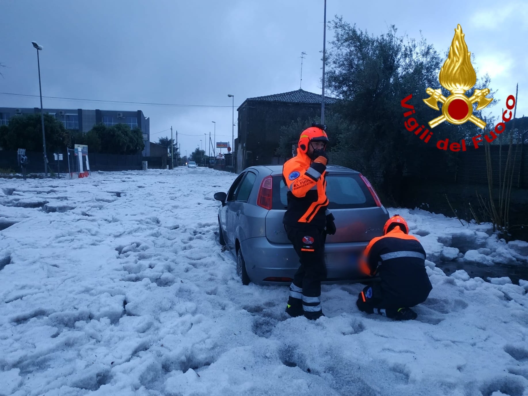 Enorme grandinata in provincia di Catania: vari automobilisti bloccati