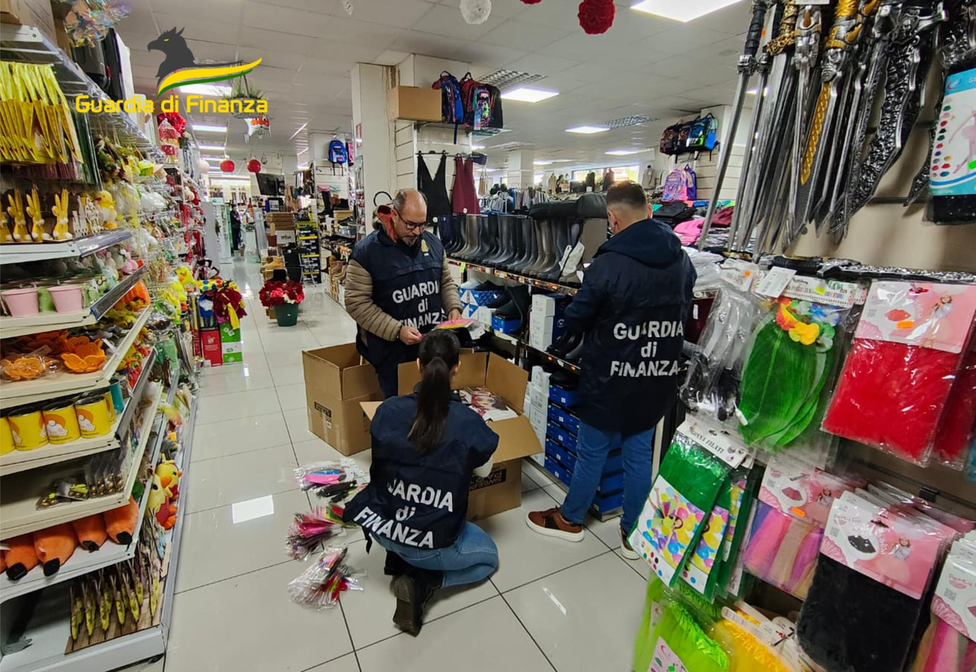 Sequestrati dalla Finanza nel Calatino oltre 3500 articoli di Carnevale non conformi