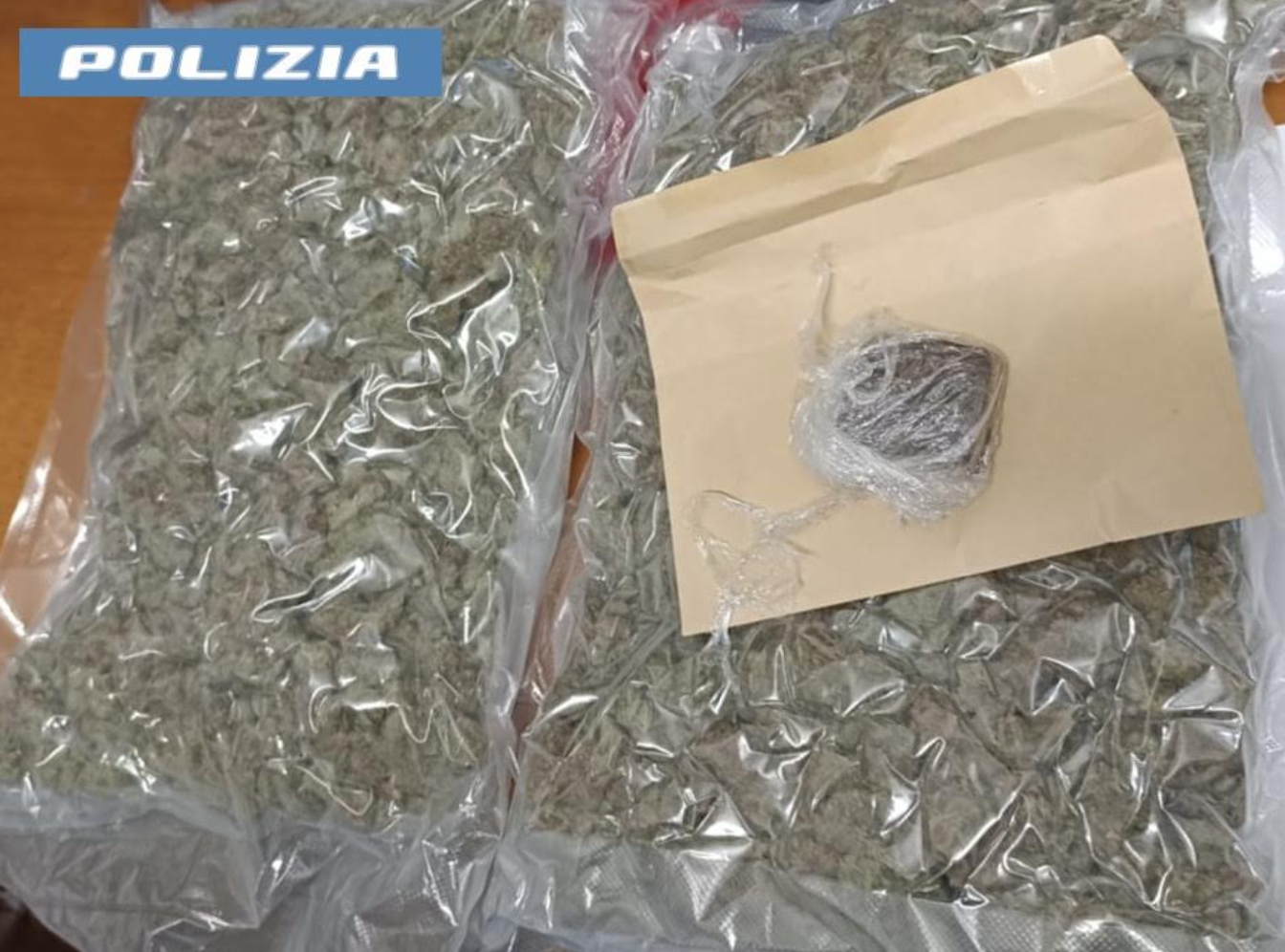 Bazar della droga in macchina, arrestato ragusano a Catania