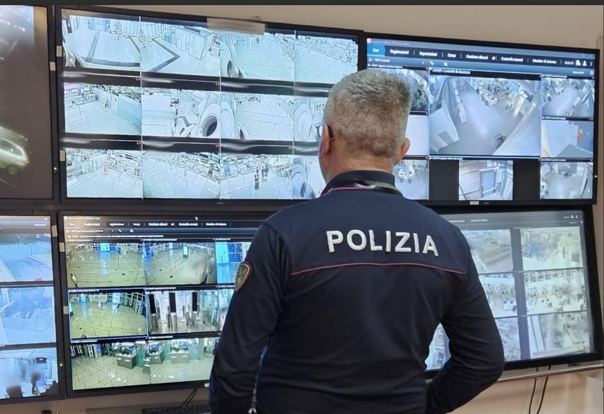 Il ladro stavolta è un assistente dell’aeroporto di Catania. Ha rubato alla passeggera che stava assistendo
