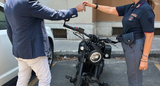 Ruba moto e sfreccia sulla circonvallazione di Catania, 18enne individuato e denunciato